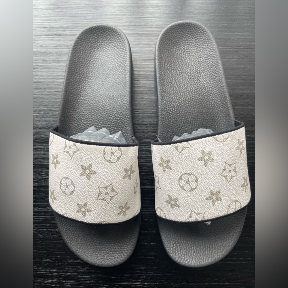 Classic White and Gray size 45 EU Monogram Slide Sandals